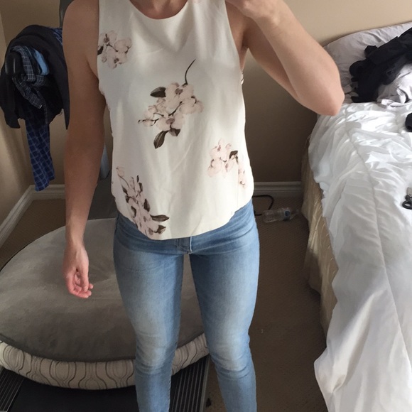 Dynamite Tops - Dynamite blouse tank top🌼